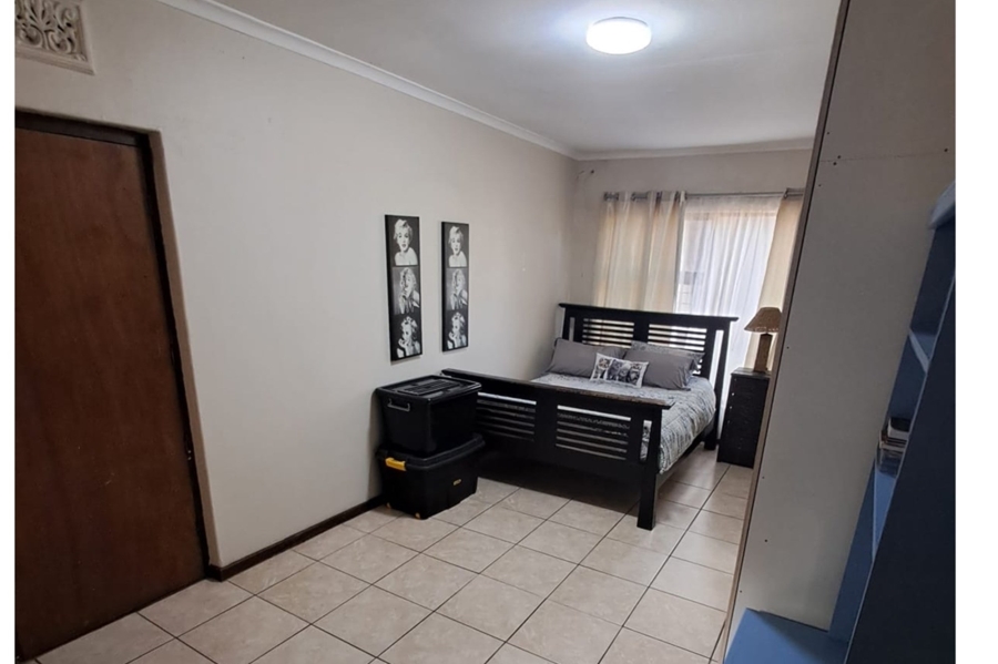 3 Bedroom Property for Sale in Oakglen Western Cape